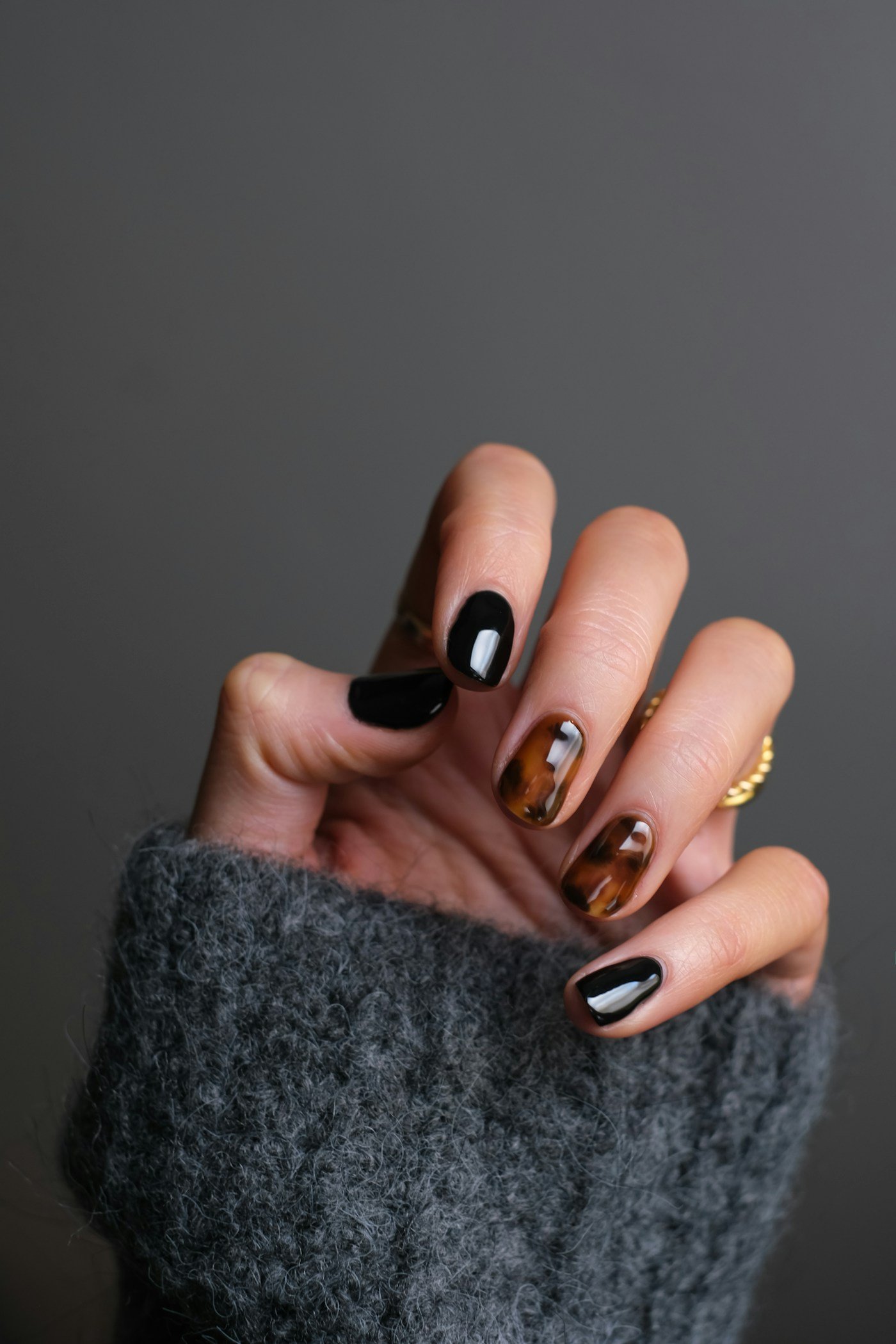 Glossy black and tortoiseshell nail art